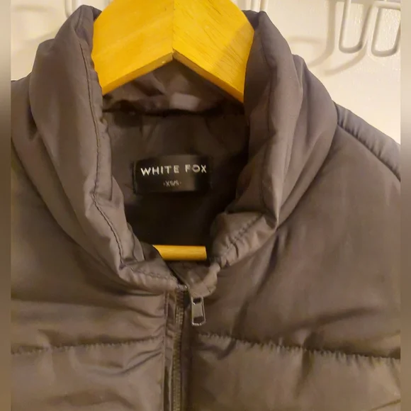 WHITE FOX Black Puffer Vest - Picture 5 of 8